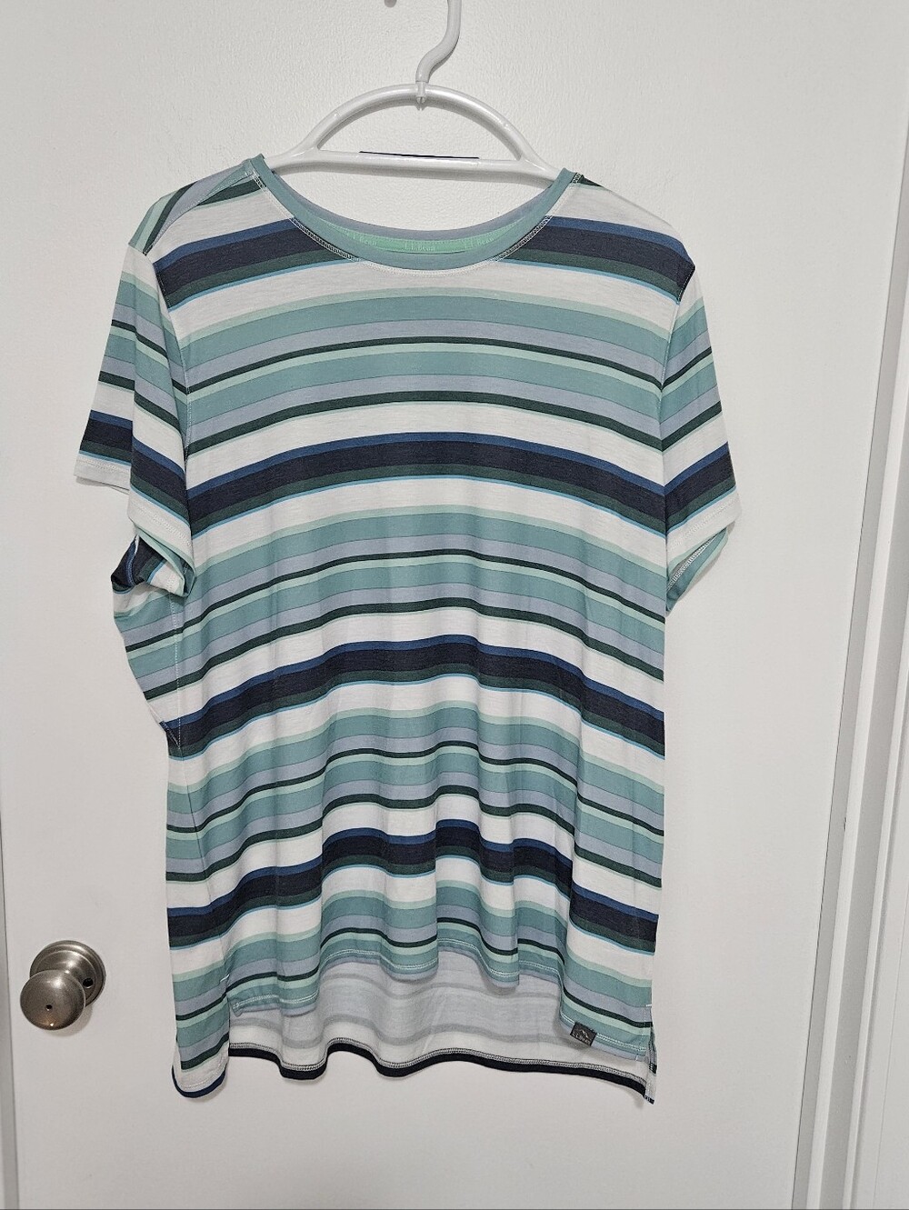 L.L.Bean Everyday Sun Smart Womens Striped T Shirt Seafoam, Navy and White 2X